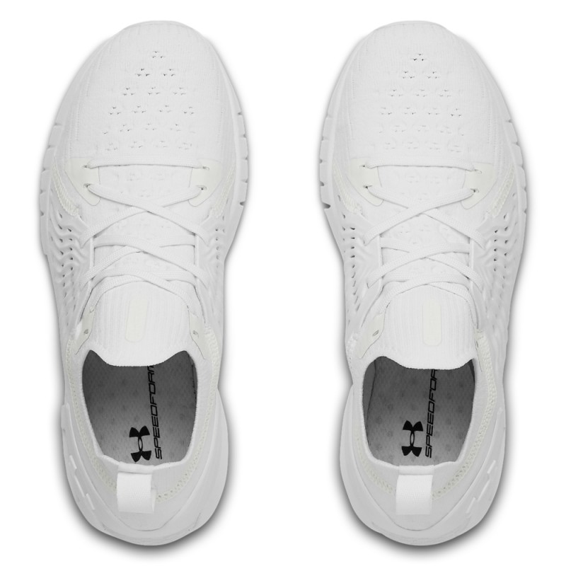 Ženske superge UA HOVR PHANTOM RN so izjemno udobne in raztegljivega materiala. Udobje prihaja iz anatomsko oblikovane notranjosti, pletenega zgornjega dela pri gležnju in ostalega pletenega materiala, ki vašo nogo izjemno dobro oprime.