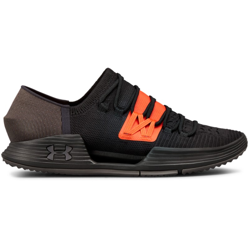 The shoe provides lightweight support during any type of training. The UA AMP technology gives your foot arch the freedom it needs for natural movement and releases all the power of the body.