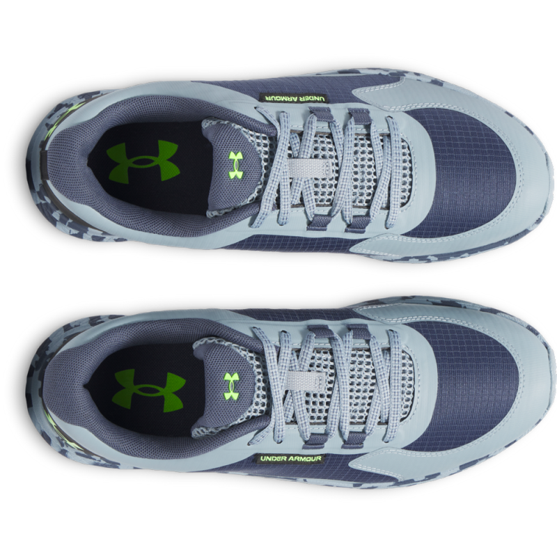 Moške tekaške superge Under Armour CHARGED BANDIT TR 3 ponujajo odlično kombinacijo udobja in zmogljivosti. Z napredno tehnologijo CHARGED CUSHIONING nudijo vrhunsko blaženje in podporo pri vsakem koraku. 