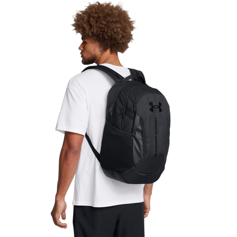 Discover the Under Armour Hustle 6.0 backpack, ideal for active individuals. Equipped with UA Storm technology, this backpack repels water and provides protection. It has a soft compartment for a laptop, a secure zip pocket, and a side pocket for a water bottle.
