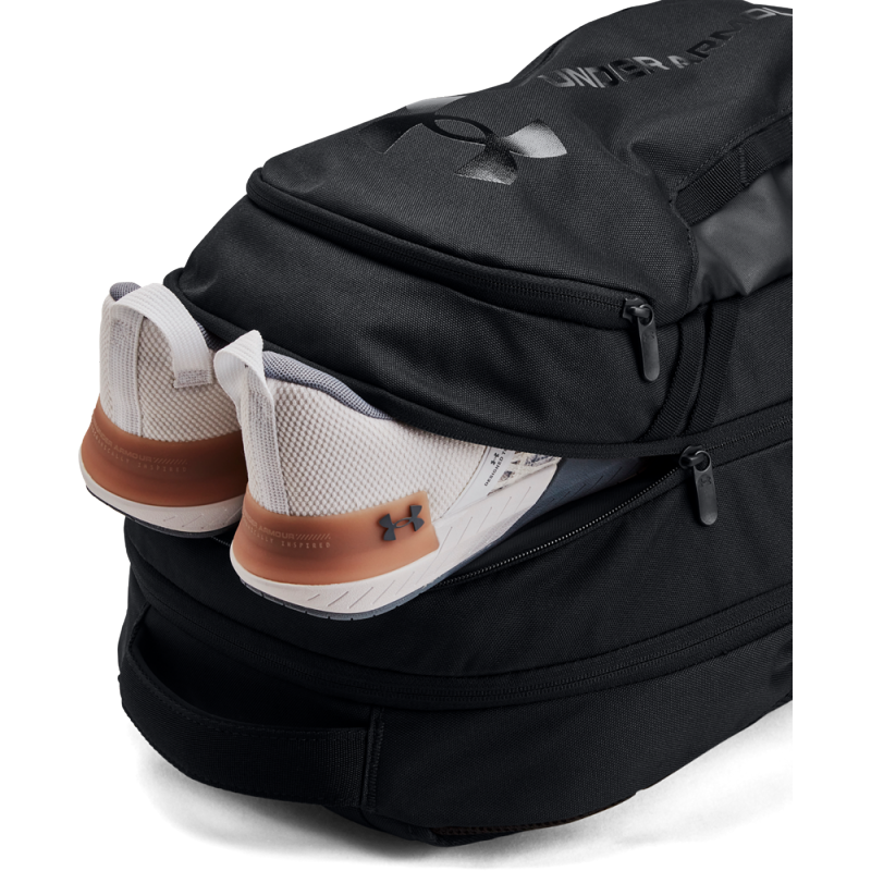 Discover the Under Armour Hustle 6.0 backpack, ideal for active individuals. Equipped with UA Storm technology, this backpack repels water and provides protection. It has a soft compartment for a laptop, a secure zip pocket, and a side pocket for a water bottle.