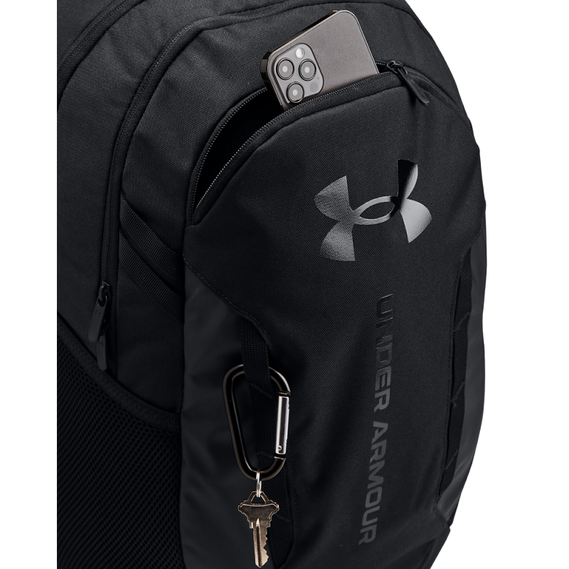 Discover the Under Armour Hustle 6.0 backpack, ideal for active individuals. Equipped with UA Storm technology, this backpack repels water and provides protection. It has a soft compartment for a laptop, a secure zip pocket, and a side pocket for a water bottle.