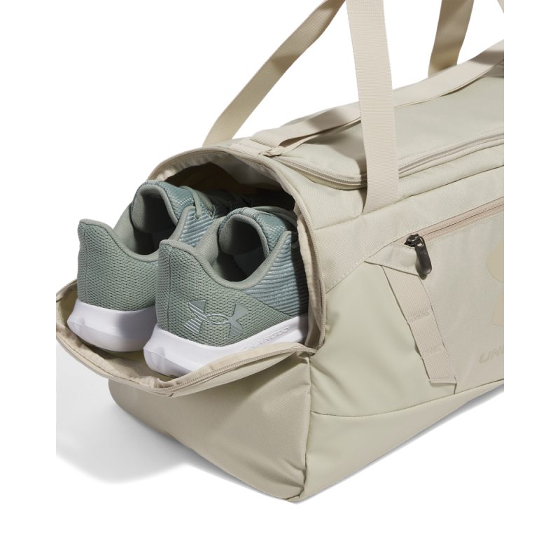 Odkrijte Under Armour Undeniable 5.0 Medium – idealna športna torba, zasnovana za aktivne posameznike. Opremljena s tehnologijo UA Storm za vodoodbojno zaščito in nudi prostorne žepe. Popolna izbira za vsakodnevne športne aktivnosti!