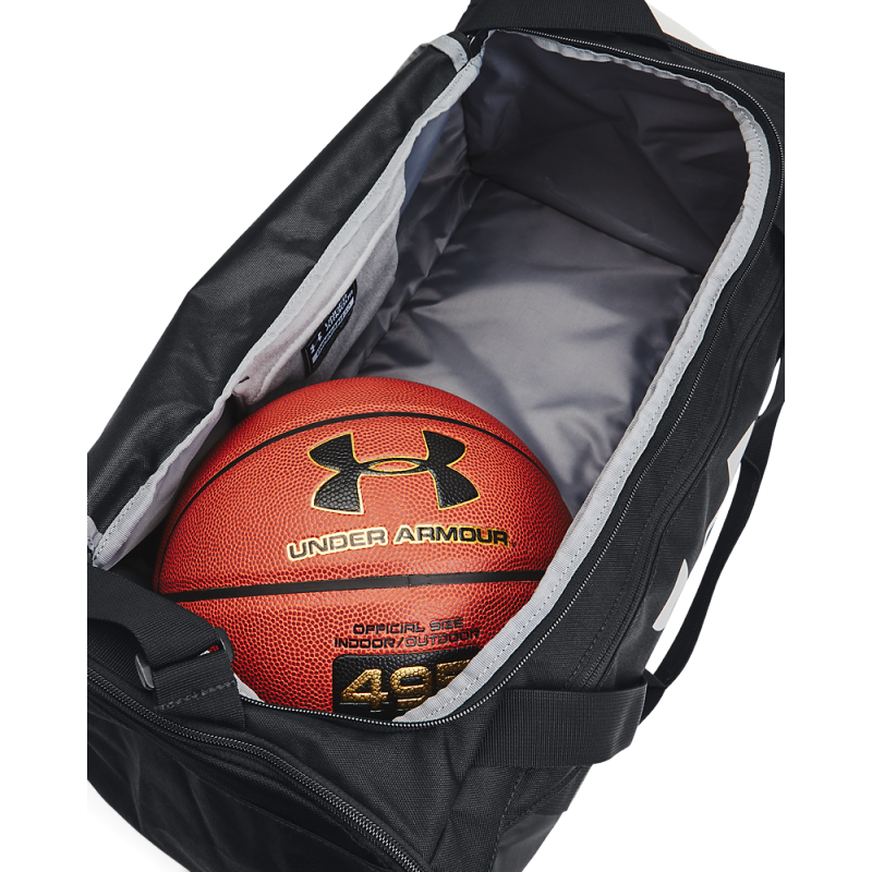 Odkrijte Under Armour Undeniable 5.0 Medium Duffle Bag, idealno športno torbo za aktivne posameznike. Z vodoodbojno zaščito in prostornino 58 litrov, nudi trajnost in funkcionalnost. Številni žepi za enostavno organizacijo in oblazinjen ramenski trak.