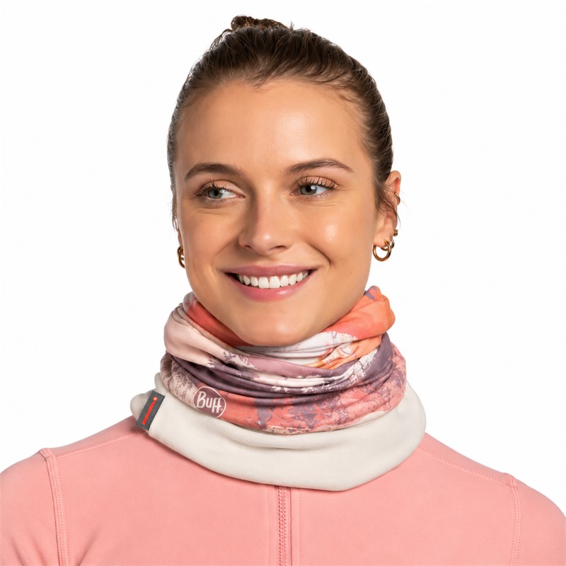 Originalna večnamenska tuba BUFF® Polar Metly Multi z atraktivnim večbarvnim vzorcem. Topla in mehka flisasta konstrukcija, štirismerna raztegljivost in 97 % recikliranih materialov. Primerna za smučanje, deskanje na snegu, pohodništvo, zimske sprehode in vsakodnevno uporabo.