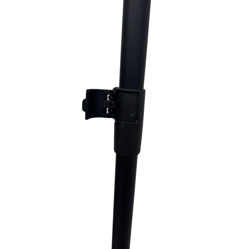 The Elan Sunrise paddle is made from durable aluminum, suitable for both beginners and recreational users. It is composed of three parts and adjustable in length, allowing for perfect adaptation to your height.