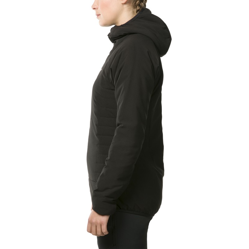 Topla izolacijska jakna, ki izkoristi trajne lastnosti sintetične izolacije in nato doda neprekosljivo vrednost toplote do teže. Mešanica teh dveh materialov nato omogoča Berghausu uporabo lažje tkanine za obraz.