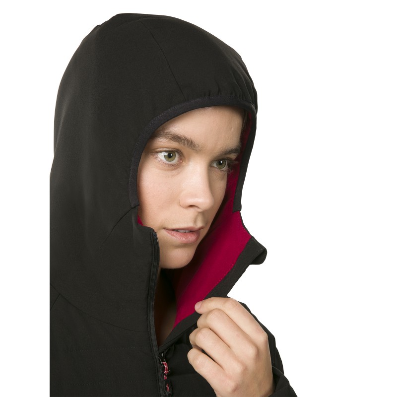 Topla izolacijska jakna, ki izkoristi trajne lastnosti sintetične izolacije in nato doda neprekosljivo vrednost toplote do teže. Mešanica teh dveh materialov nato omogoča Berghausu uporabo lažje tkanine za obraz.