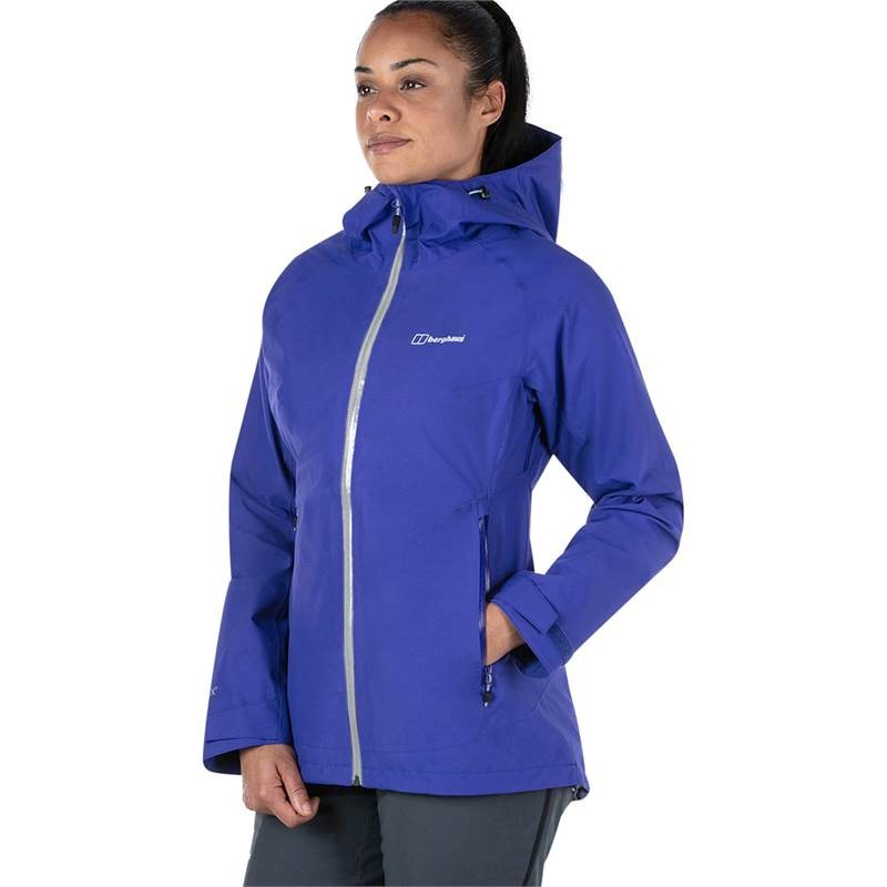 The women's hiking jacket Berghaus Ridgemaster is the ideal companion for your outdoor adventures. Designed with carefree movement and comfort in mind, it also provides top-notch protection against the elements.