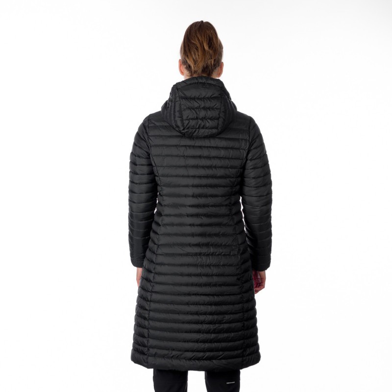 Ženska jakna NORTHFINDER MARCIA je zasnovana za hladnejše vreme. Ohranja toploto in je izdelana iz trpežnih materialov, ima preverjen kroj in univerzalno uporabnost. Je enostavna za vzdrževanje in ima dobre izolacijske lastnosti.