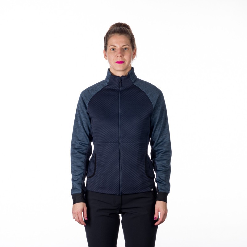 The warm pullover made of mélange fleece is suitable as a universal mid-layer. As a second layer, it has countless uses throughout the year. Thanks to its airy construction, it effectively wicks away sweat. It features two practical pockets in the front.