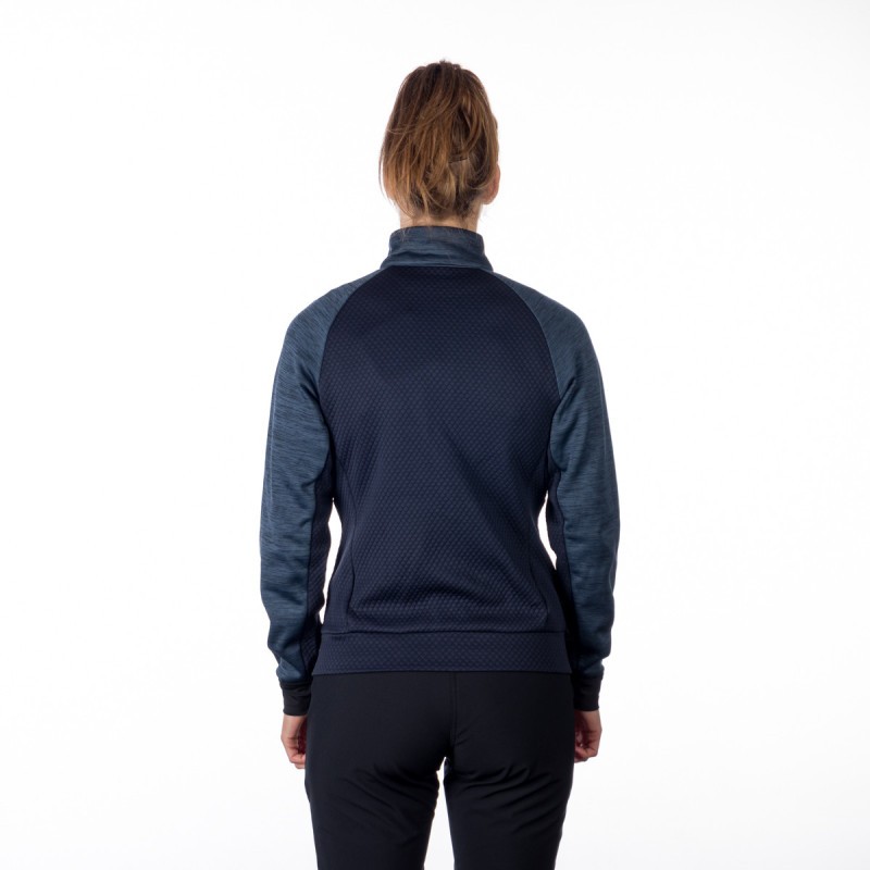 The warm pullover made of mélange fleece is suitable as a universal mid-layer. As a second layer, it has countless uses throughout the year. Thanks to its airy construction, it effectively wicks away sweat. It features two practical pockets in the front.