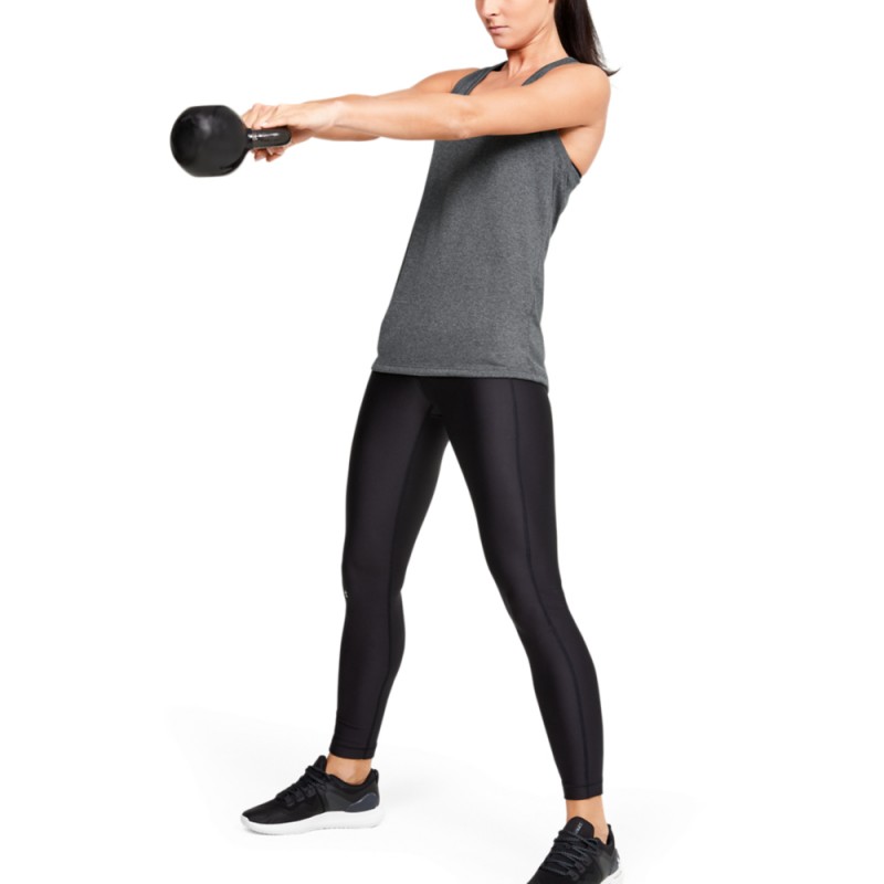 Ženska športna majica UA Tech Tank je lahka, zračna in hitro sušeča, popolna za vsako vrsto vadbe. Tehnologija UA Tech poskrbi za naraven občutek na koži, medtem ko ohlapen kroj omogoča svobodo gibanja.