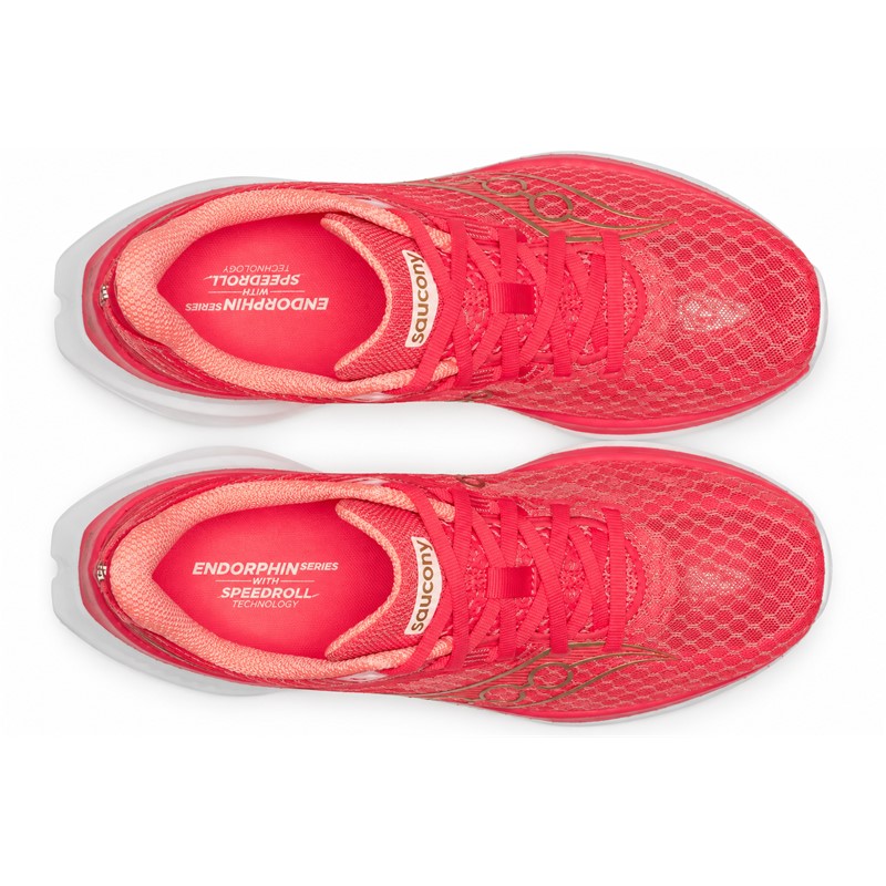 Hitre in odzivne ženske tekaške superge Saucony Endorphin Speed 5 s PWRRUN PB peno, poltogo najlonsko ploščo in SPEEDROLL tehnologijo za tempo treninge in tekmovanja.