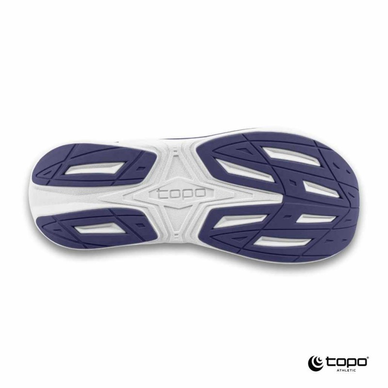 Najnovejša različica našega najbolj prodajnega modela. Nevtralni tekaški copat z precej blaženja, Phantom 4, prinaša še bolj udobno, odzivno in mehko izkušnjo pri teku. 