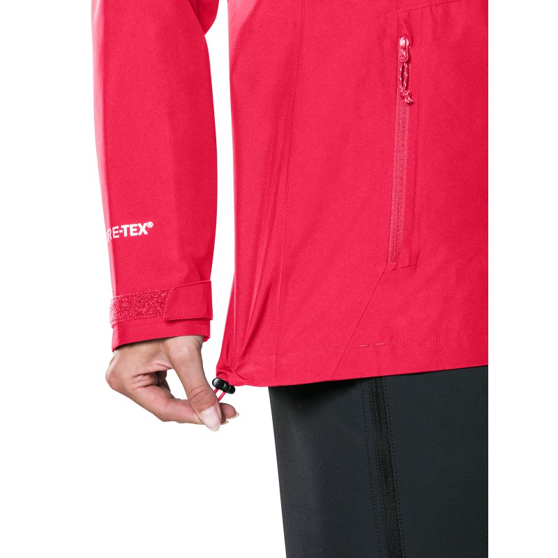 Ženska pohodna jakna Berghaus, opremljena s tehnologijo tkanin GORE-TEX®, zagotavlja lahko, a popolnoma vodoodporno zaščito. Tehnologija Paclite® omogoča, da se jakna zloži v izjemno majhno velikost.