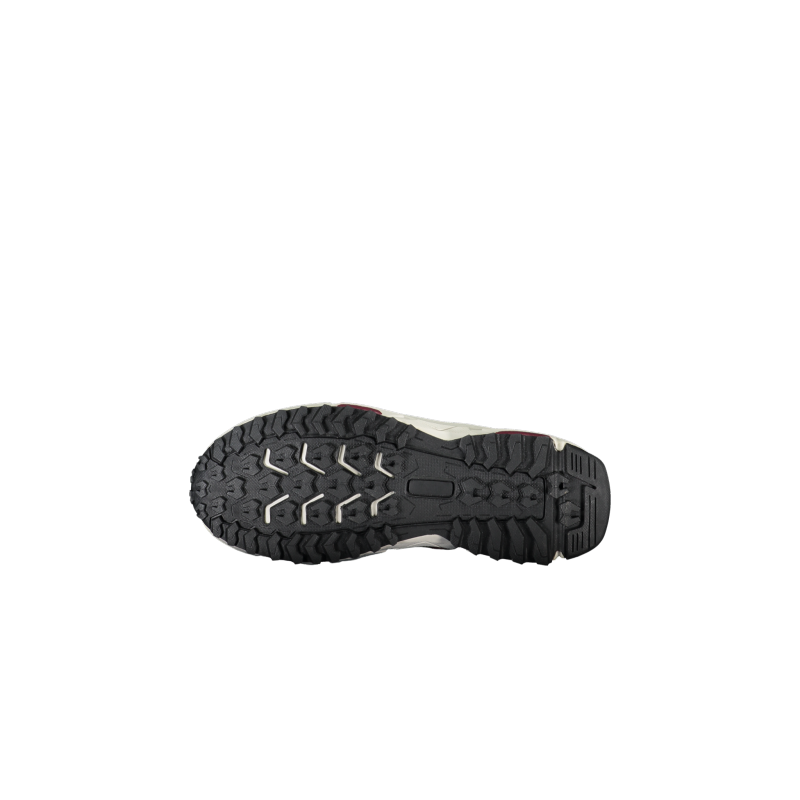 Low hiking shoes are perfect for short hikes and all outdoor activities. The upper is made of high-quality synthetic nubuck, providing a protective and water-repellent layer.