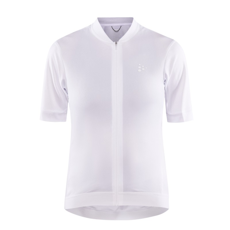 The CRAFT CORE ESSENCE JERSEY women's cycling shirt is a soft and stretchy cycling shirt that offers good moisture transport and comfort. Four pockets on the back, silicone prints for optimal fit. Made from 100% recycled materials.
