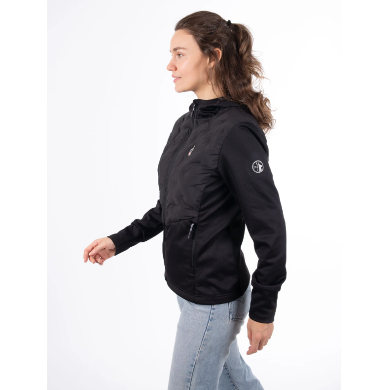 Ženska hibridna jopica AULP VOLTA združuje raztegljive materiale in toplotno varjene prešite dele za optimalno toplino in svobodo gibanja. Z nastavljivo kapuco je idealna za outdoor aktivnosti v hladnejšem vremenu.