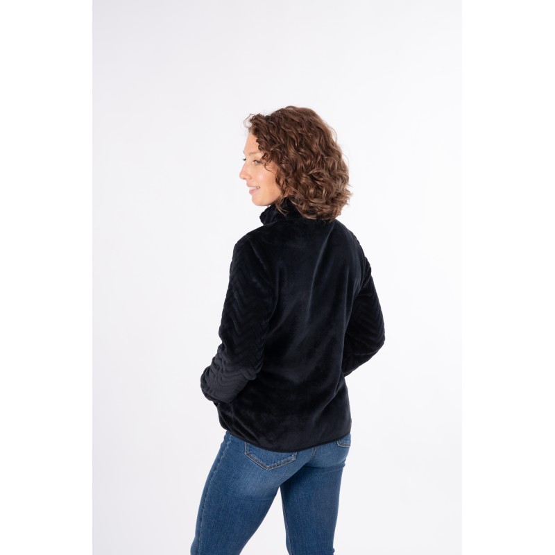 Ženska flis jopica AULP VERIO iz mehkega 100 % poliestra nudi toplino, udobje in zaščito pred vetrom. Idealna za hladne dni ali kot srednji sloj pod jakno.