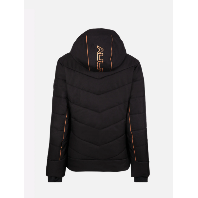 Ženska smučarska jakna AULP CELLY nudi vodoodporno in zračno zaščito, popolnoma lepljene šive ter snežni pas za brezskrbno smučanje. Stranski softshell paneli zagotavljajo večjo svobodo gibanja in udobje v vseh razmerah.