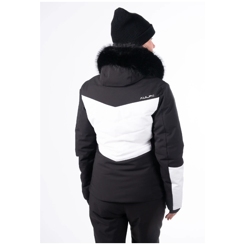 The women's ski jacket AULP SANDI combines an elegant look, top-notch thermal insulation, and 15K/15K protection against snow and wind. Ideal for demanding skiers.