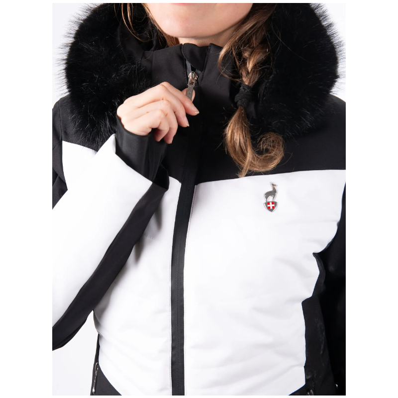 The women's ski jacket AULP SANDI combines an elegant look, top-notch thermal insulation, and 15K/15K protection against snow and wind. Ideal for demanding skiers.