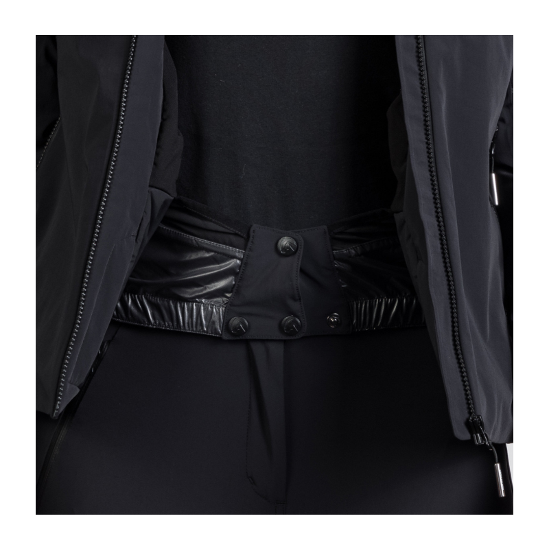 Ženska smučarska jakna NORTHFINDER DEBBY združuje raztegljiv 10K/10K material, izolacijo PrimaLoft® Eco Black in RECCO® varnostni sistem. Elegantna, topla in vodoodporna izbira za zahtevne smučarke.