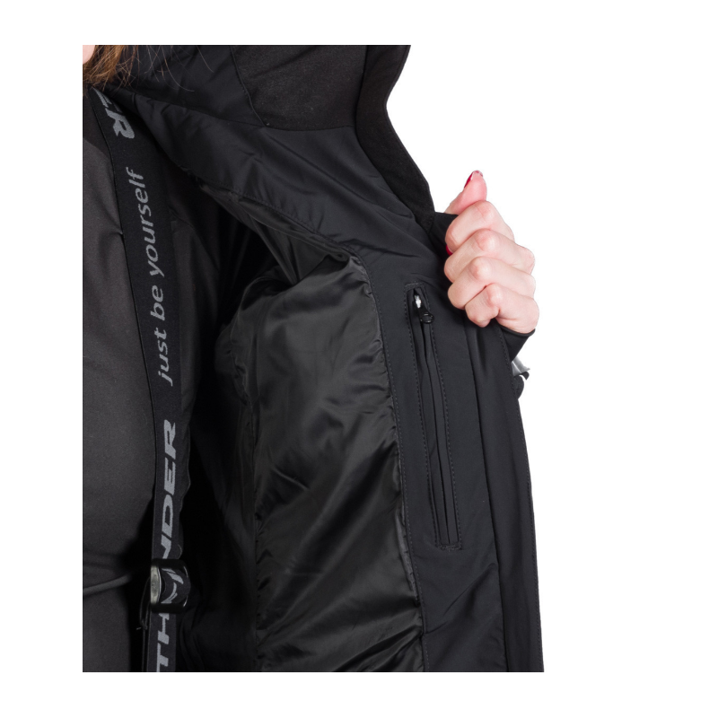 Odkrij žensko smučarsko jakno NORTHFINDER LIZ z 10K/10K membrano, toplo izolacijo in sodobnim dizajnom. Zanesljiva zaščita pred snegom in vetrom za udobno smučanje. Na voljo pri AS Sport Outlet.