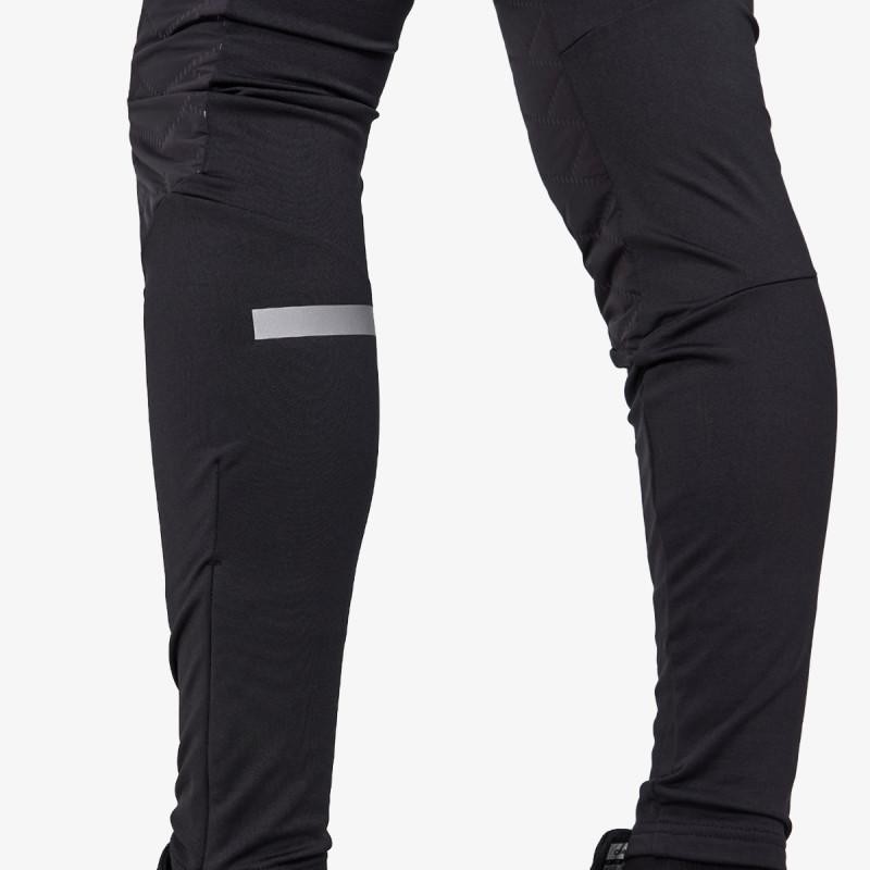 The women's long leggings CRAFT ADV SUBZ TIGHTS 3 are very functional leggings for winter activities such as running, hiking, and cross-country skiing. With a special quilted, padded, insulation membrane on the front.
