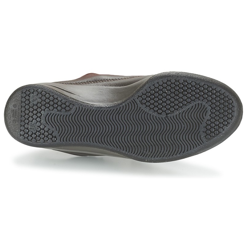 Ženske superge TBS BRANDY so popolna kombinacija elegance in udobja. Izdelane iz kakovostnega usnja, te superge izžarevajo šarmanten in eleganten videz. Njihov moderen stil prinaša svežino in privlačnost vsakemu koraku