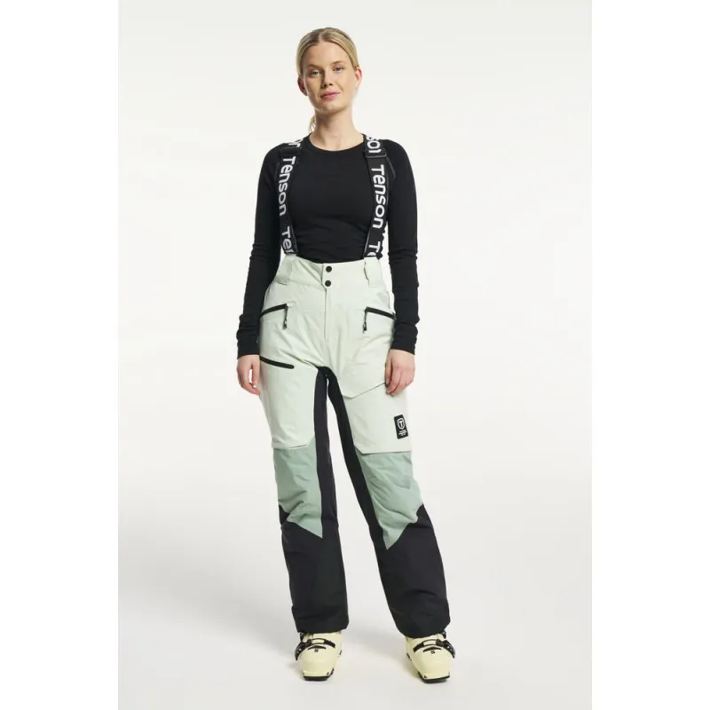 The TENSON Aero XX women's ski pants are part of the premium Freeride collection, designed for complete comfort, protection, and freedom of movement in all conditions – from cold, windy mornings to sunny afternoons on the snow.