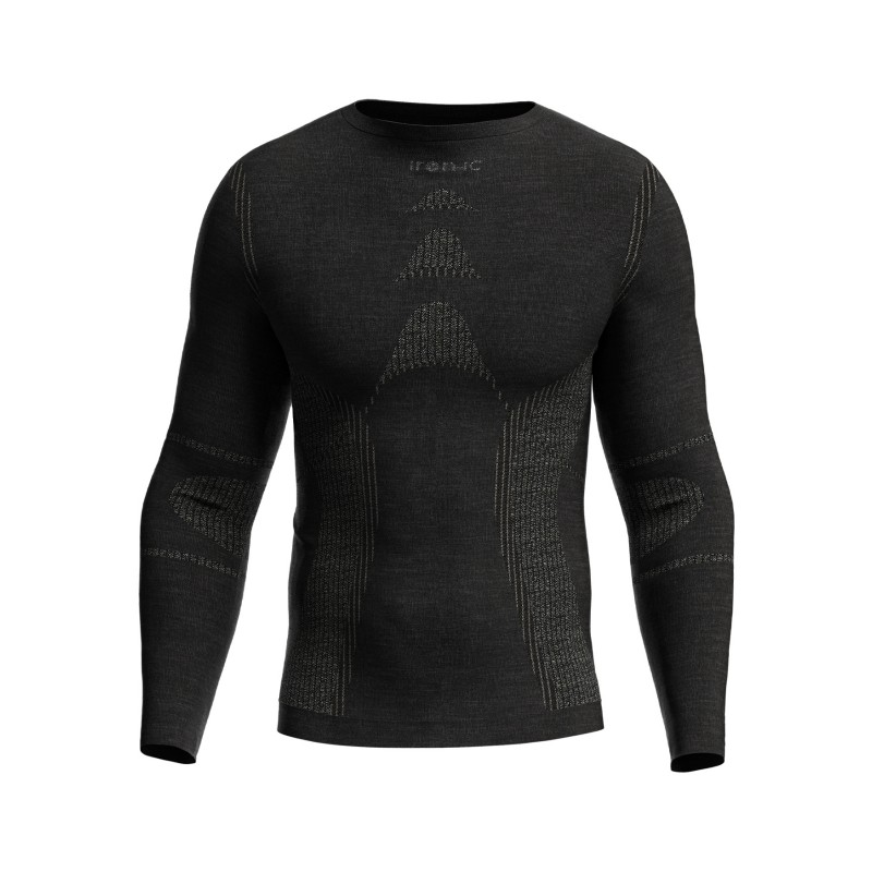 Moška smučarska spodnja majica IRON-IC T-SHIRT MERINO 7.1 je visokokakovosten kos oblačila, zasnovan za aktivnosti na snegu in v zimskih razmerah. Izdelano je iz lahke, prožne tkanine Exyra Light, ki zagotavlja izjemno dihanje in udobje.