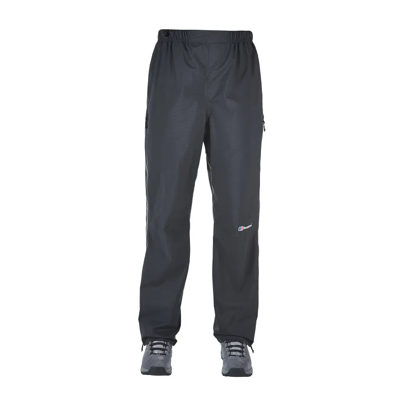 Savršen pratilac za rješavanje lošeg vremena. Hydroshell™ Overtrouser prikladan je za sve koji žele koristiti planinske dane kada se mogu pojaviti oblaci. Savršena zaštita za vjetrovite i vlažne dane.