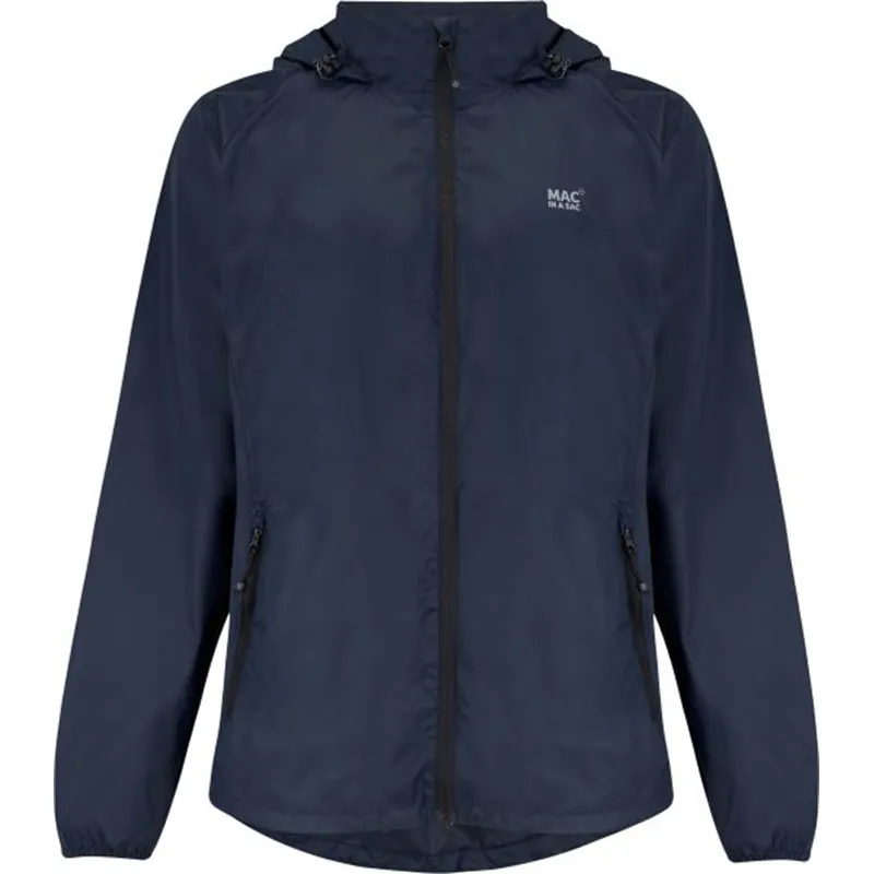 MAC IN A SAC Origin 2 Adult Jacket je laganа, sklopiva i nepromočiva jakna, osmišljena za planinarenje, putovanja i svakodnevne aktivnosti u promjenjivom vremenu. Nudi vodootpornost 10.000 mm, prozračnost 8.000 g/m², potpuno zalijepljene šavove, podesivu kapuljaču te zaštitu od vjetra. Zahvaljujući kompaktnoj konstrukciji može se brzo spakirati u priloženu vrećicu i uvijek biti pri ruci.