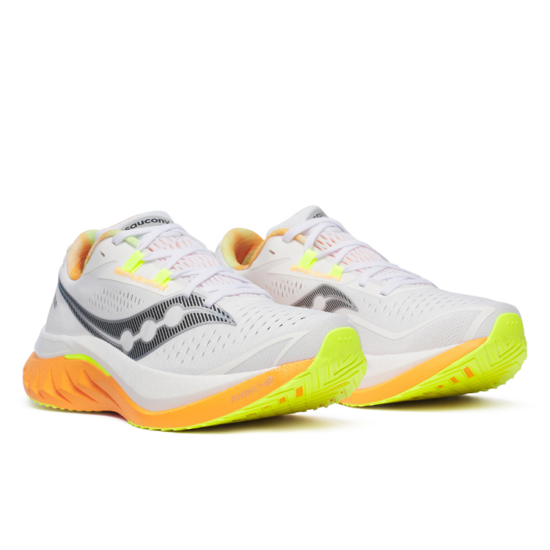 Superge Saucony Endorphin speed 4 so bile zasnovane za dan dirke, vendar so se izkazale za veliko boljše – enako primerne za dolge, zmerne treninge in sprinte do ciljne črte. 