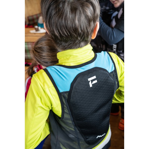 Otroška zaščita za hrbet FLAXTA Behold Junior nudi popolno varnost, zračnost in udobje za mlade smučarje in deskarje. Certificirano po EN1621-2.