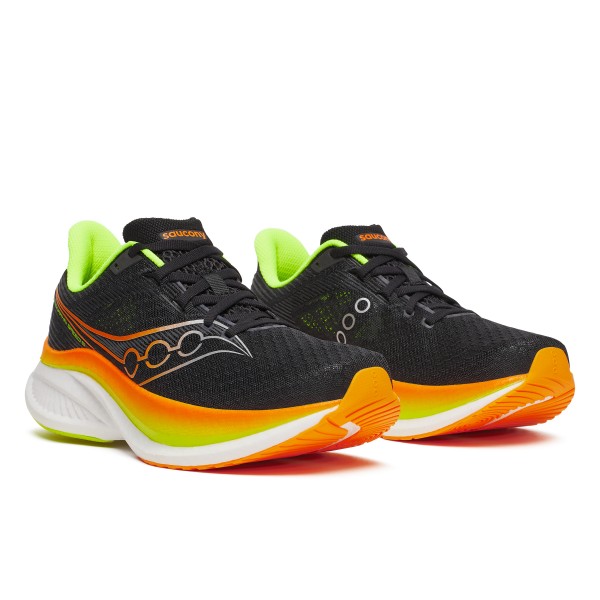 Tekaški čevelj Endorphin speed 5 je čudežni inženirski podvig: hiter in odziven, a gladek in učinkovit. Nekaj, kar smo dosegli z združitvijo PWRRUN PB in PWRRUN HG skupaj v vmesnem podplatu – prvi v industriji.
