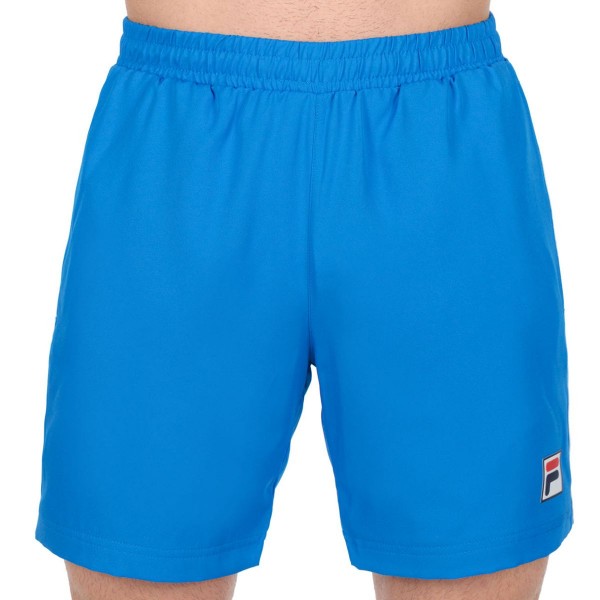 Moške kratke hlače FILA LEON SIMPLY BLUE so idealna izbira za vse vaše športne aktivnosti. Izdelane iz visokokakovostnega materiala, 100% poliestra, te hlače zagotavljajo udobje, zračnost in vzdržljivost med gibanjem. 