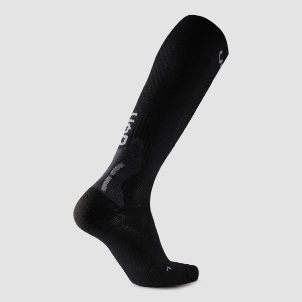 Odkrij nogavice UYN ONE ALPINE MERINO – vrhunske smučarske nogavice iz merino volne z napredno Tridimensional Hybrid tehnologijo. Toplina, zračnost in popolno prileganje za brezkompromisno udobje na snegu. Naroči zdaj pri AS Sport Outlet!