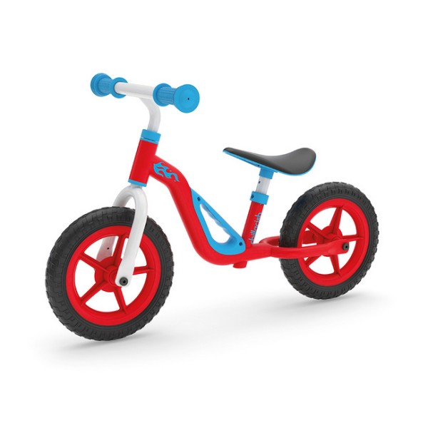 Charlie je  zelo lahek poganjalec z EVA gumami, odpornimi na predrtje. Z visokokakovostnim kovinskim okvirjem tehta samo 2,5 kg. Kot nalašč za trening motoričnih spretnosti vašega malčka, za ravnotežje in za učenje krmiljenja.