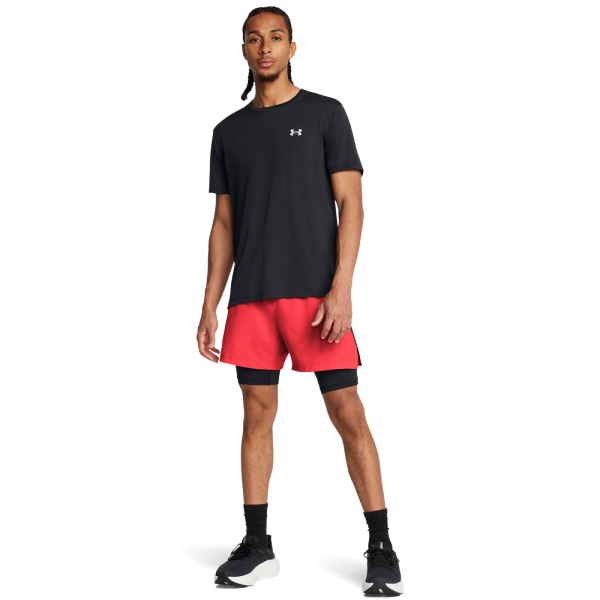 Moške športne kratke hlače Under Armour Launch 5 2-in-1 Shorts so zasnovane za aktivne moške, ki iščejo udobje in funkcionalnost pri teku in športnih aktivnostih. Te hlače nudijo kombinacijo notranjega kompresijskega sloja in zunanjih hlač.