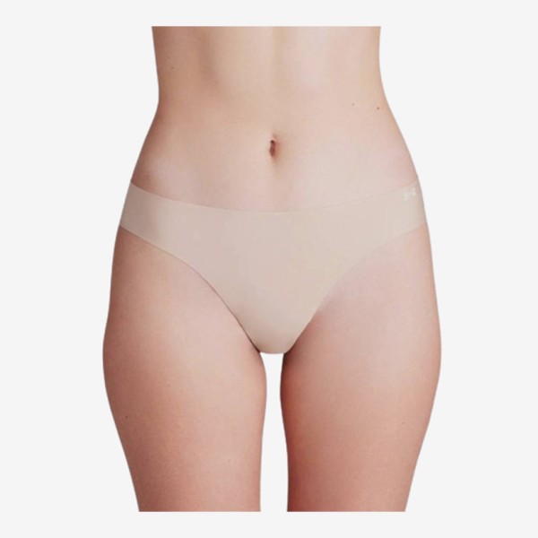 Ženske spodnjice Under Armour Pure Stretch NS Thong zagotavljajo udobje in prilagodljivost skozi ves dan. Izdelane iz mehkega in elastičnega materiala, nudijo brezšivno zasnovo za minimalno draženje in optimalno prileganje. Idealne za vsakodnevno nošenje.