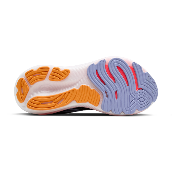 Prenovljeni model Glycerin ponuja DNA Tuned, našo novo blaženje, obogateno z dušikom v srednjem podplatu, ki zagotavlja mehke pristanke in odzivne odrivne korake pri vsakem koraku.