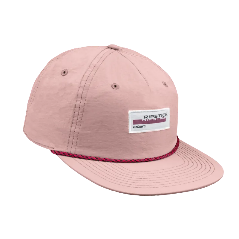 Dodajte završni štih svojoj opuštenoj garderobi kapom sa šiltom ELAN RIPSTICK PINK W. Kapa sa šiltom Elan oblikovana je sa strukturiranim prednjim dijelom i ravnim šiltom te pruža moderan izgled, trajnost i udobnost.