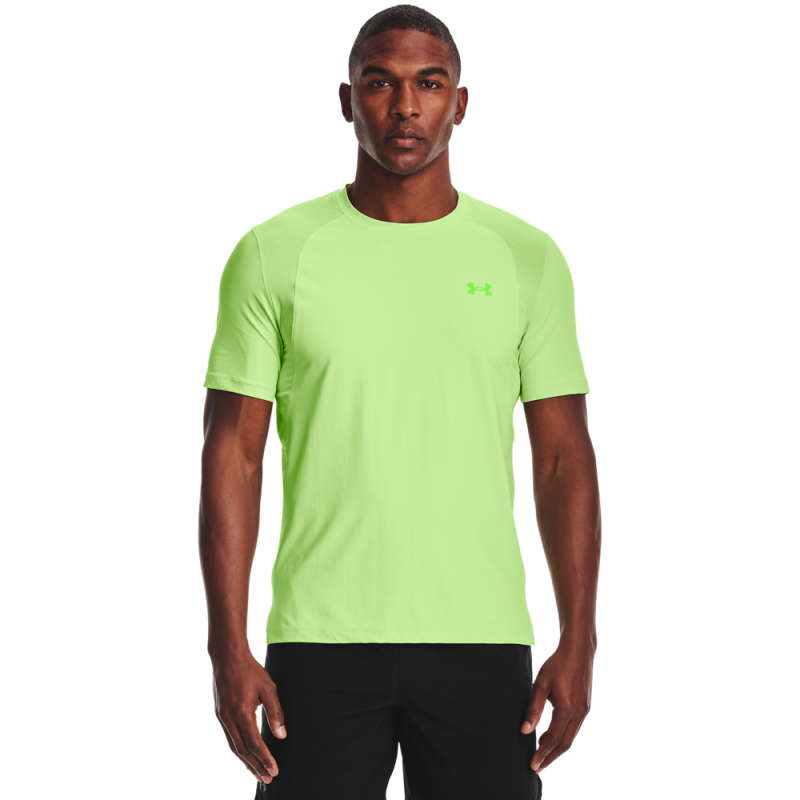 Moška majica Under Armour Iso-Chill Run 200 je narejena iz blaga s ploskimi vlakni in inovativnimi tehnologijami, ki hitro odvajajo toploto s kože, tako da te ohranjajo hladnega in bolj spočitega ne glede na intenzivnost vadbe. 