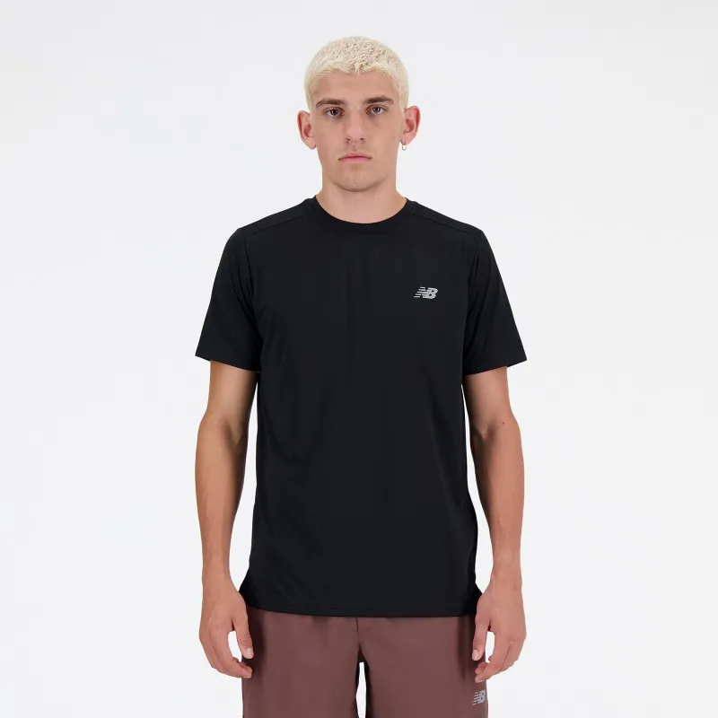 Moška športna majica New Balance Sport Essentials T-Shirt v črni barvi, lahka in zračna majica s kratkimi rokavi za trening in prosti čas.