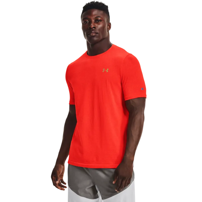 Men's UA RUSH SEAMLESS ILLUSION SS sports shirt offered by Under Armour represents top clothing for sports activities. Made from an innovative material called RUSH, designed to enhance your performance during workouts.