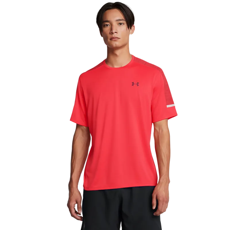 Moška športna majica Under Armour Tech Utility SS je idealna izbira za aktivne moške. Izdelana iz mehke in hitro sušeče tkanine, nudi udobje in odlično zračnost, kar jo dela popolno za treninge in vsakodnevne aktivnosti.