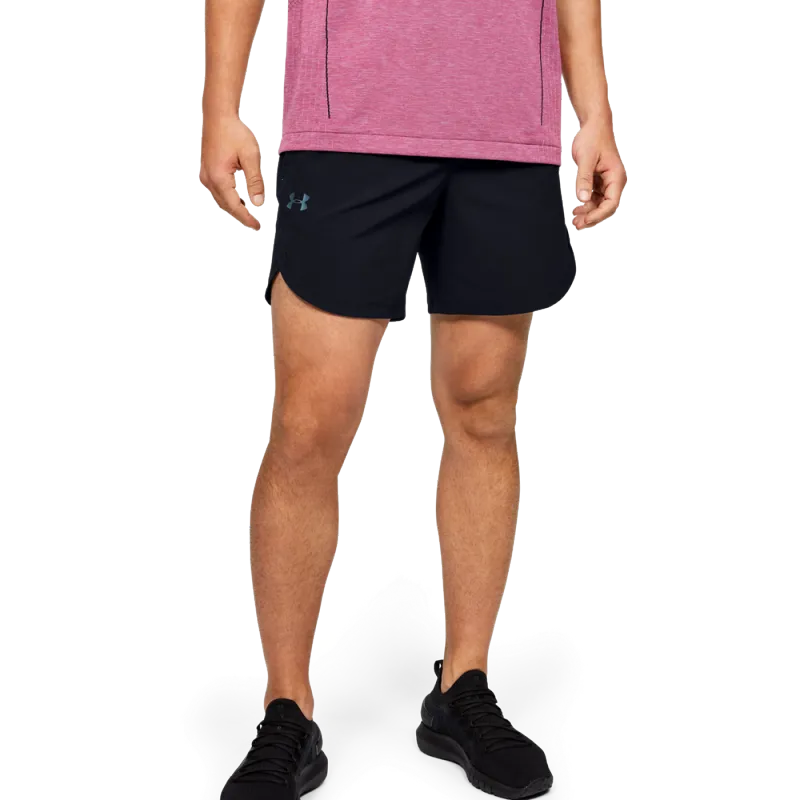 Moške kratke hlače Under Armour Stretch-Woven Shorts so zasnovane za optimalno udobje in svobodo gibanja. Izdelane iz elastičnega materiala, nudijo odlične lastnosti zračenja, kar je idealno za športne aktivnosti in prosti čas.